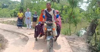 সাতক্ষীরার গাবুরায় ইঞ্জিনচালিত ভ্যান চালু, যোগাযোগ বিপ্লবের সূচনা